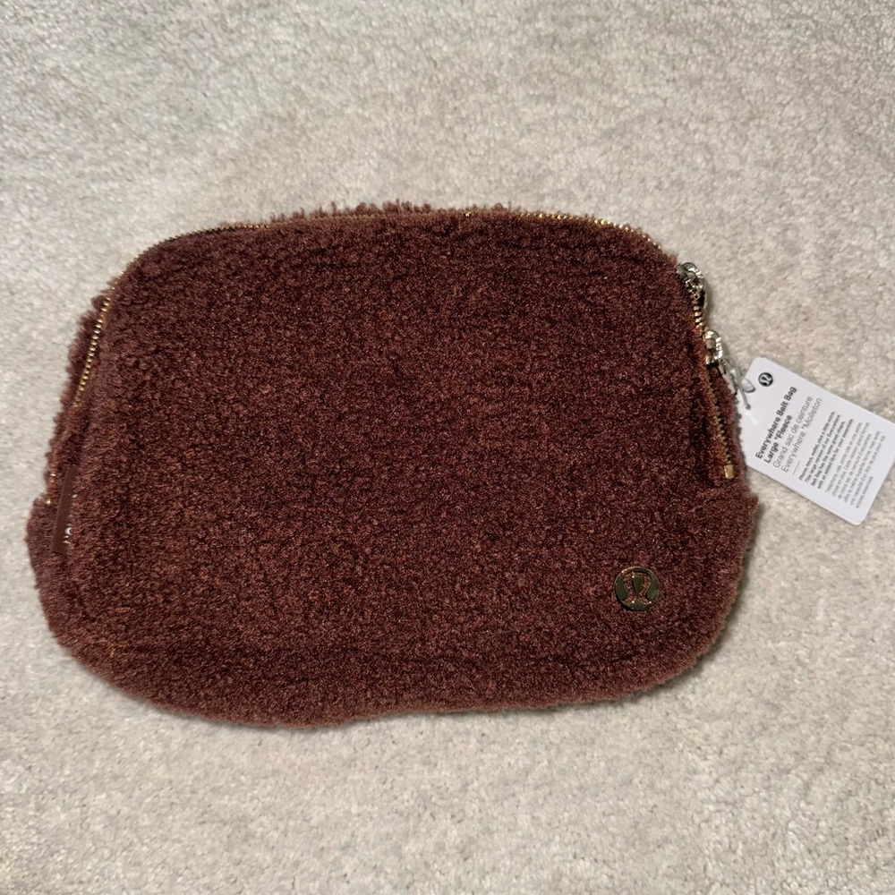 Lululemon Everywhere Belt Bag Large (Fleece, Brown) - Picture 2 of 6